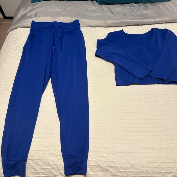 ELEVATE JOGGERS - Midnight × 1 //ELEVATE LONG SLEEVE - Midnight × 1 - Picture 1 of 3